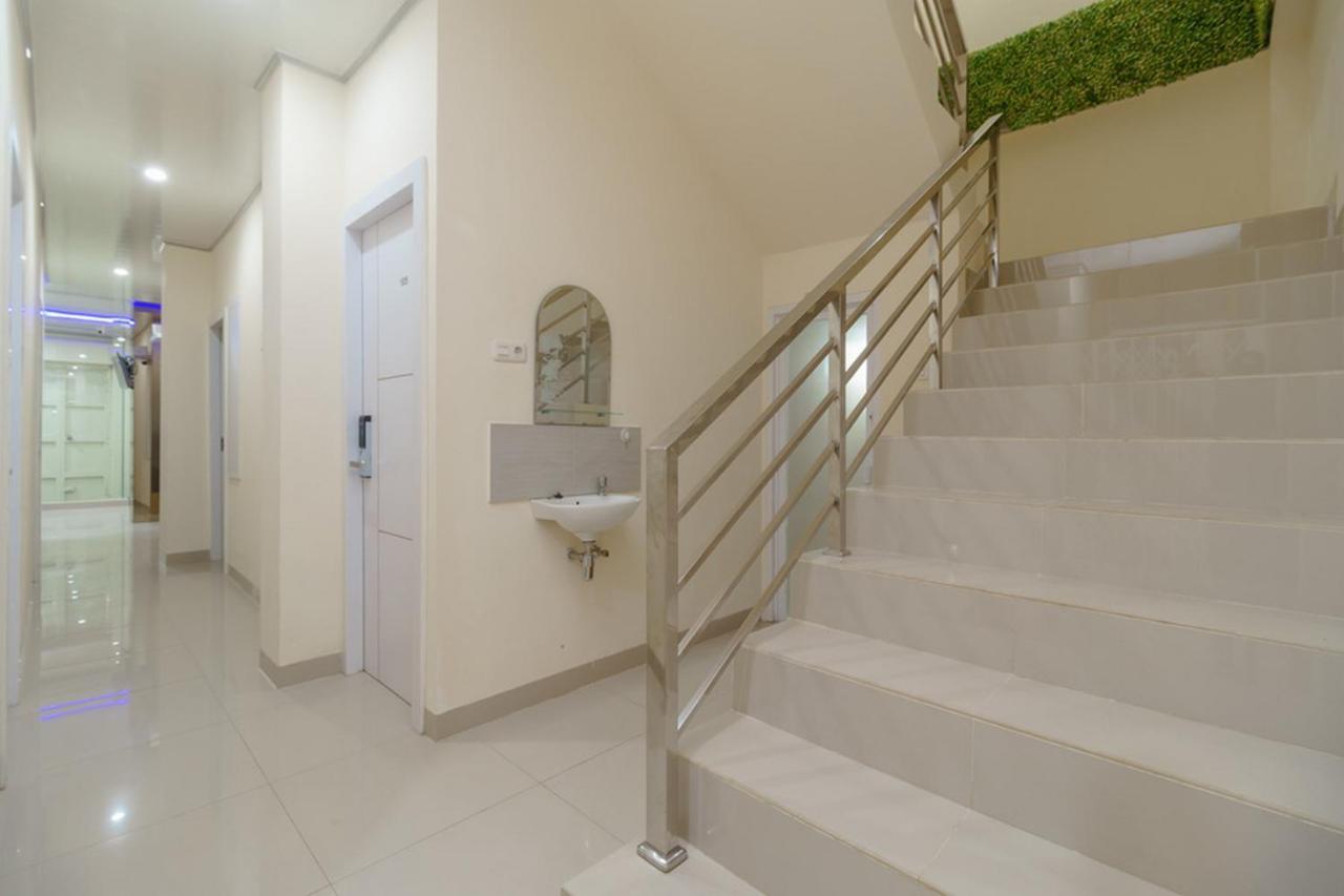 Reddoorz Plus Near Rs Rk Charitas 2 Palembang Exterior photo