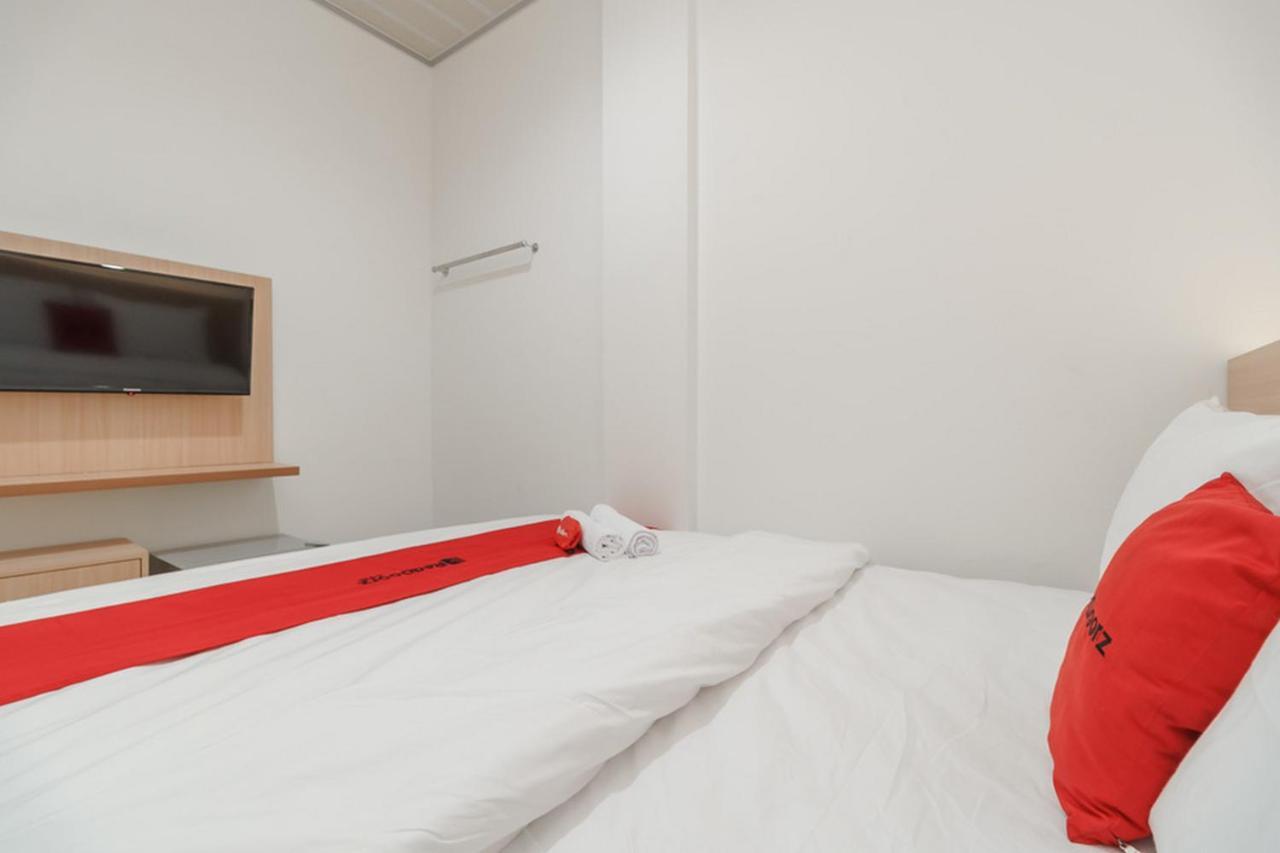 Reddoorz Plus Near Rs Rk Charitas 2 Palembang Exterior photo