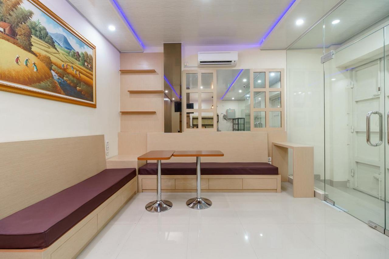 Reddoorz Plus Near Rs Rk Charitas 2 Palembang Exterior photo